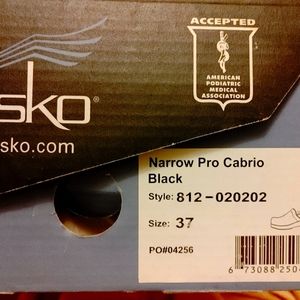 Dansko Narrow Cabrio Shoes